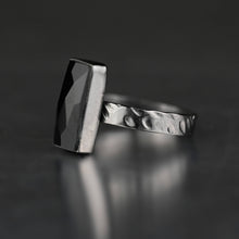 Load image into Gallery viewer, Ring w/ Black Onyx Rectangle on a Hammered Band  (Gunmetal): 7
