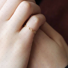 Load image into Gallery viewer, S925 Silver 14k Gold Plated Hollow Heart Shape Ring: Yellow Gold
