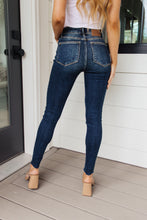 Load image into Gallery viewer, Lydia Mid Rise Vintage Raw Hem Skinny Jeans
